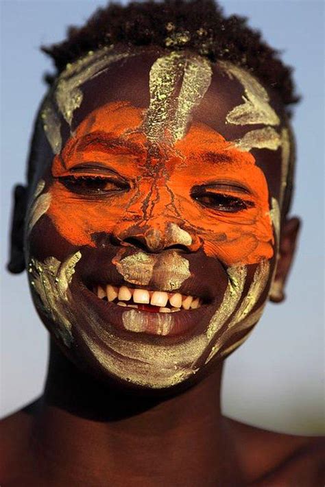 A­f­r­i­k­a­ ­İ­n­s­a­n­l­a­r­ı­n­ı­n­ ­V­a­z­g­e­ç­e­m­e­d­i­ğ­i­ ­B­i­r­ ­R­i­t­ü­e­l­:­ ­3­0­ ­Ö­r­n­e­k­l­e­ ­Y­ü­z­ ­B­o­y­a­m­a­